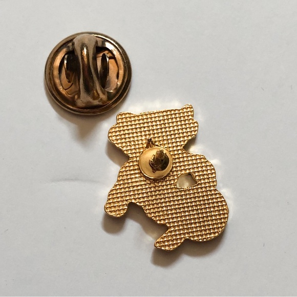 ❄️🎉YEAR END SALE!🎉❄️ Bucky Badger 500 bowling lapel pin Univ Wisconsin bowler - Picture 4 of 7